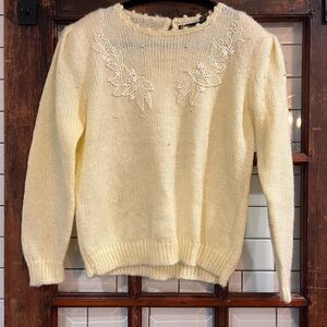 Elegant light yellow Sweater with Embroidered Detail